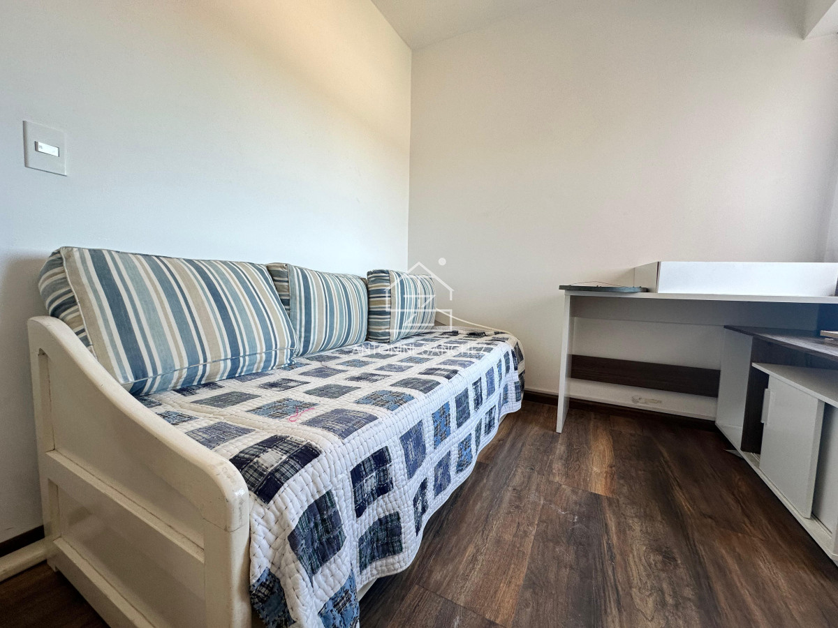 Apartamento ID.2105 - Apartamento de dos dormitorios y dependencia de servicio en venta en Punta del Este