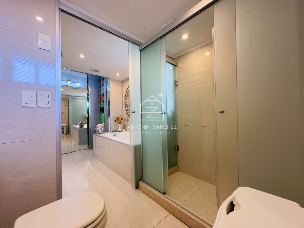 Apartamento ID.1446 - Hermoso apartamento, reciclado, primera linea playa mansa, 3 dormitorios, 1 suite.