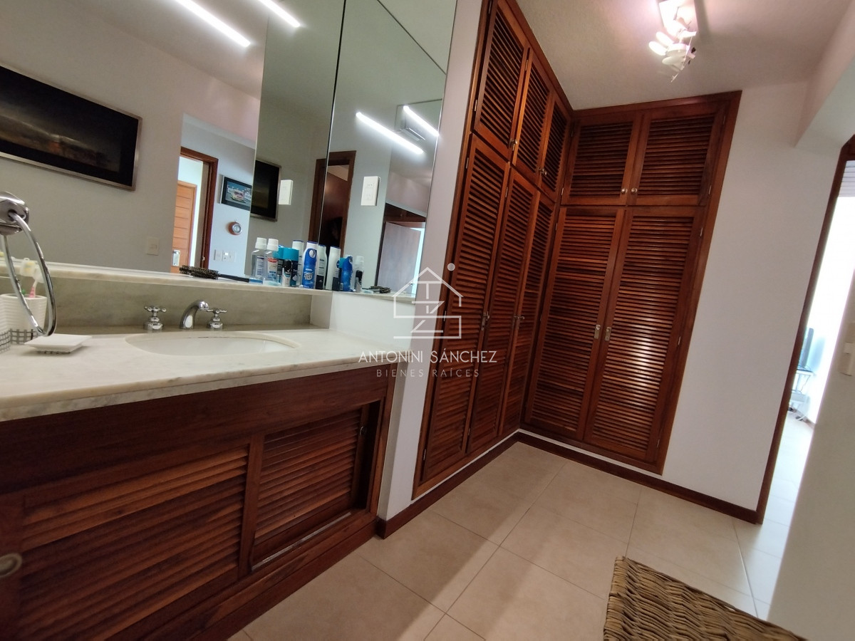 Apartamento ID.1931 - Apartamento en venta frente a playa mansa