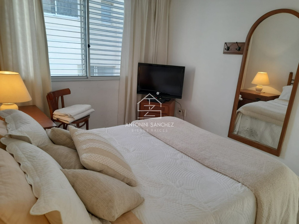 Apartamento ID.1427 - Apartamento en venta dos dormitorios y dependencia de servicio en Punta del Este