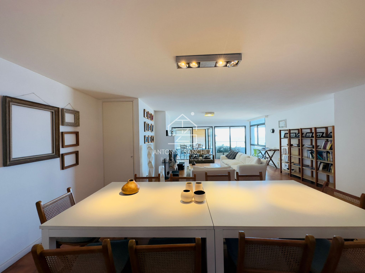 Apartamento ID.1426 - Apartamento en venta, 4 dormitorios, Punta del Este