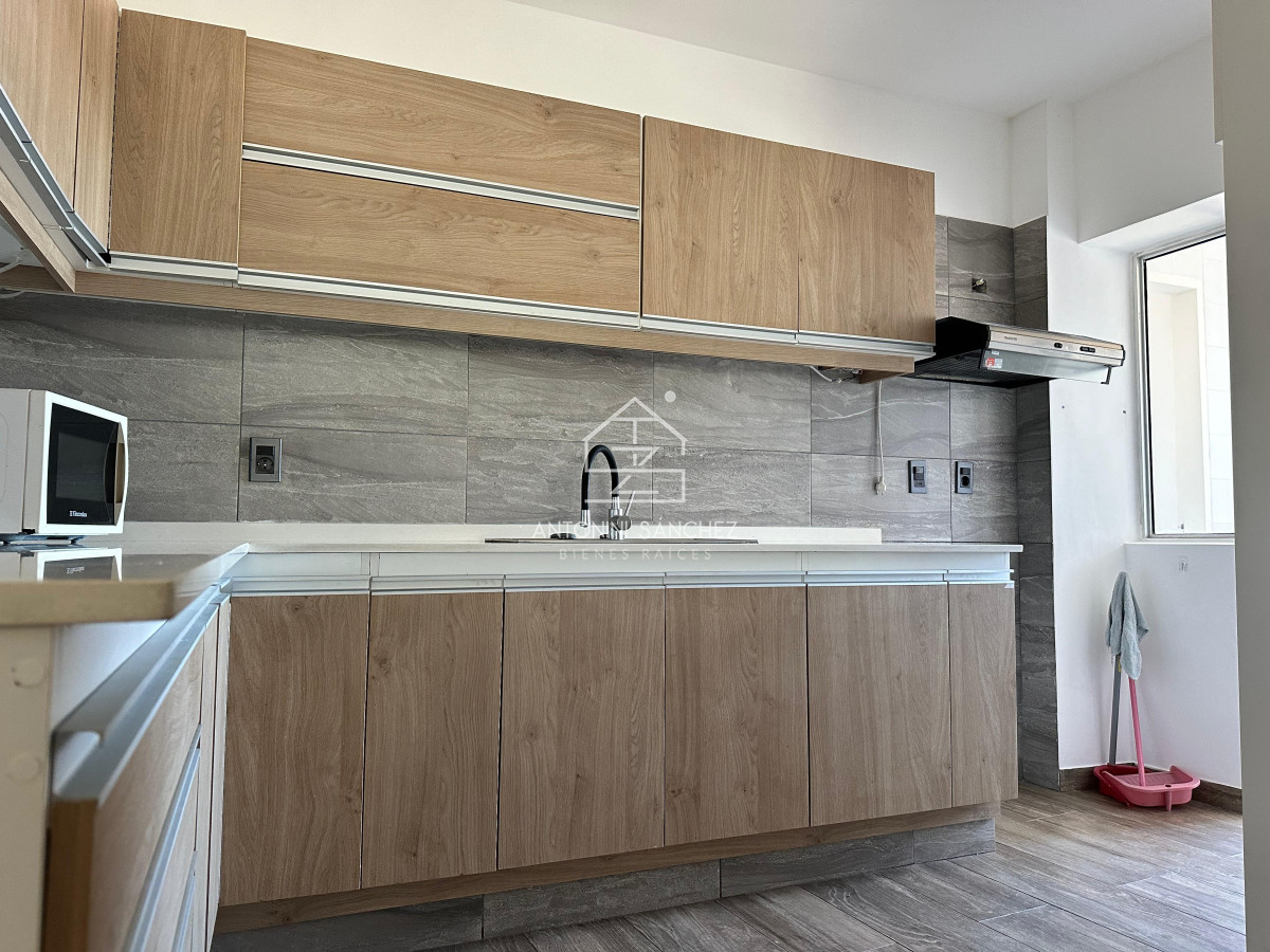 Apartamento ID.2105 - Apartamento de dos dormitorios y dependencia de servicio en venta en Punta del Este