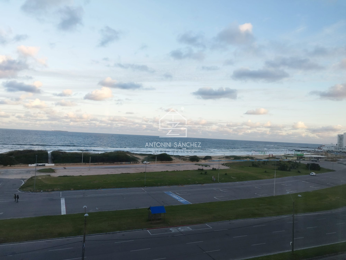 Apartamento ID.1870 - Apartamento de un dormitorio y medio en venta en Punta del Este