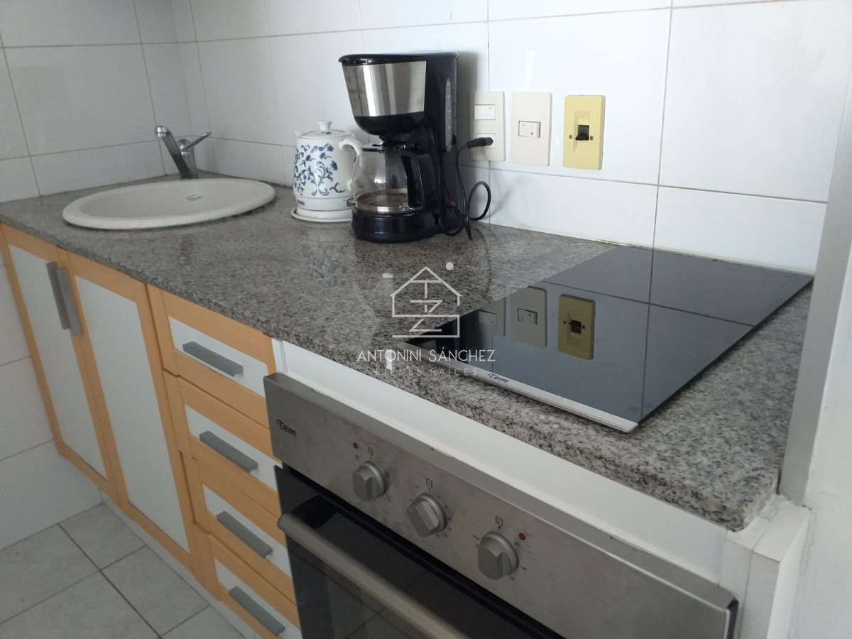 Apartamento ID.1590 - apartamento en alquiler, edificio con piscina
