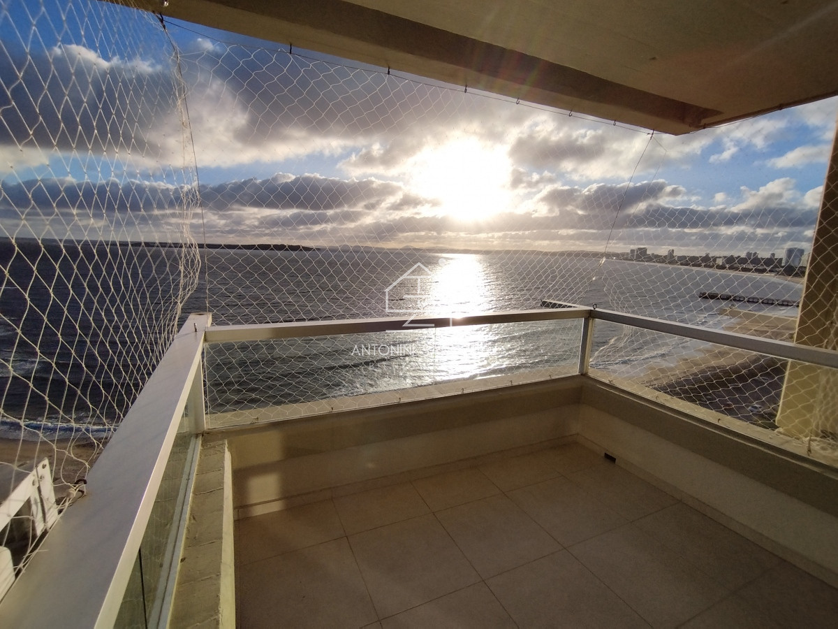 Apartamento ID.1931 - Apartamento en venta frente a playa mansa