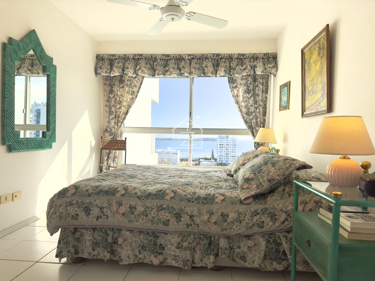 Apartamento ID.1584 - Apto en venta de 2 dormitorios, 2 baños, Punta del este. 