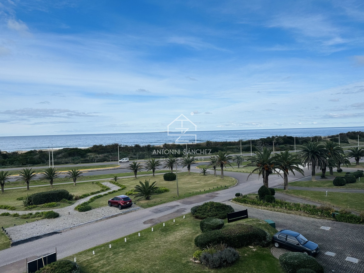 Apartamento ID.1286 - Venta  y alquiler de apartamento de 4 dormitorios en Punta de Este