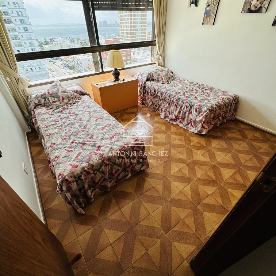 Apartamento ID.1428 - Alquiler y Venta  de apartamento de 3 dormitorios en Punta del Este