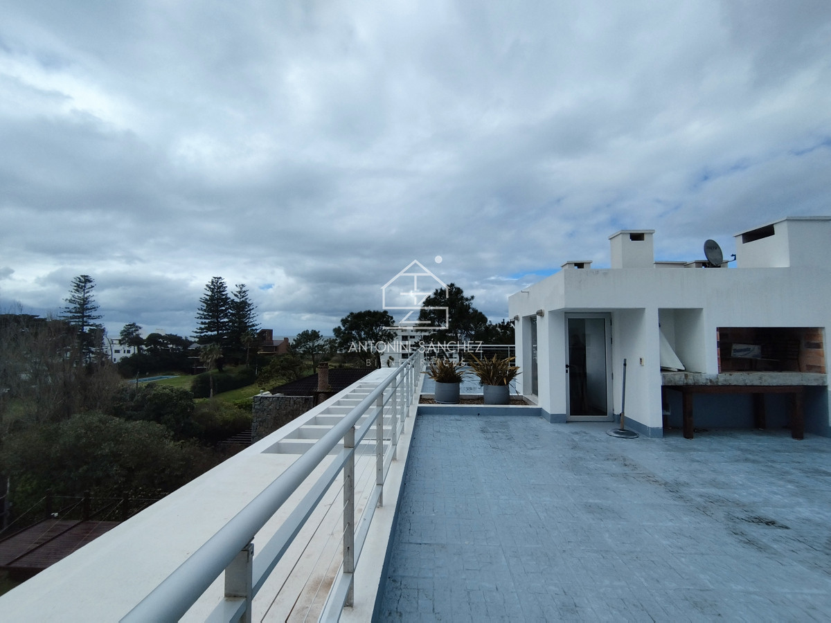 Apartamento ID.2737 - Venta de Pent house en de 2 dormitorios zona Playa abrava
