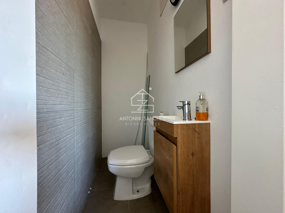 Apartamento ID.2105 - Apartamento de dos dormitorios y dependencia de servicio en venta en Punta del Este