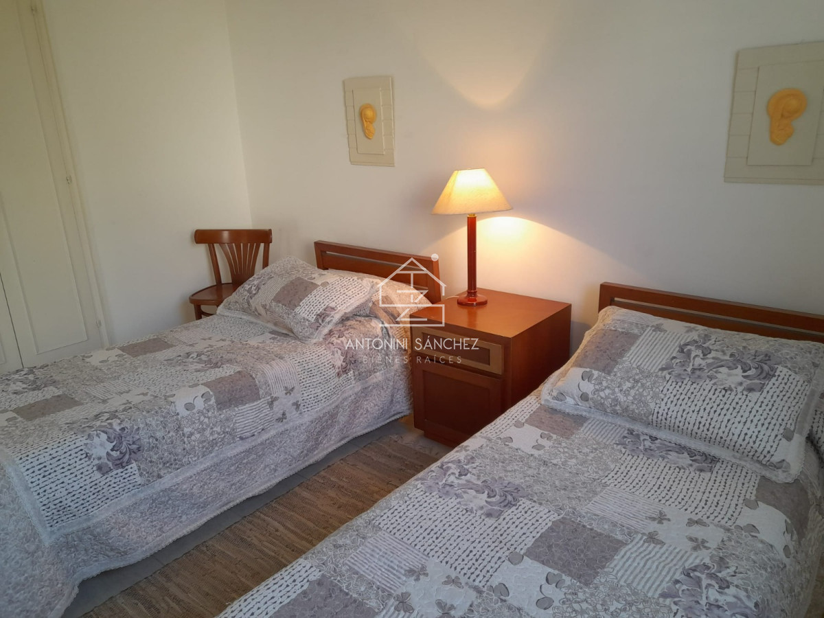Apartamento ID.1427 - Apartamento en venta dos dormitorios y dependencia de servicio en Punta del Este