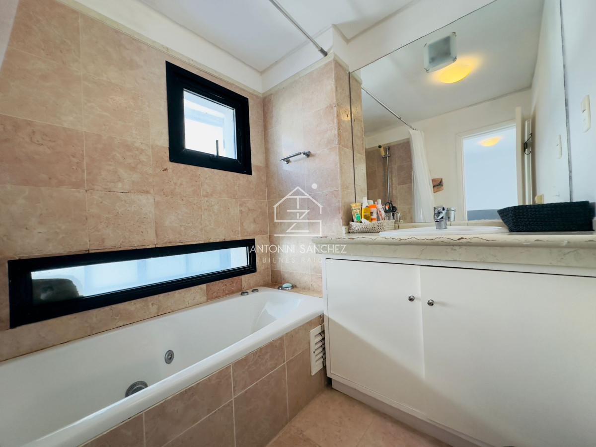 Apartamento ID.1255 - Apartamento en venta frente a playa brava.