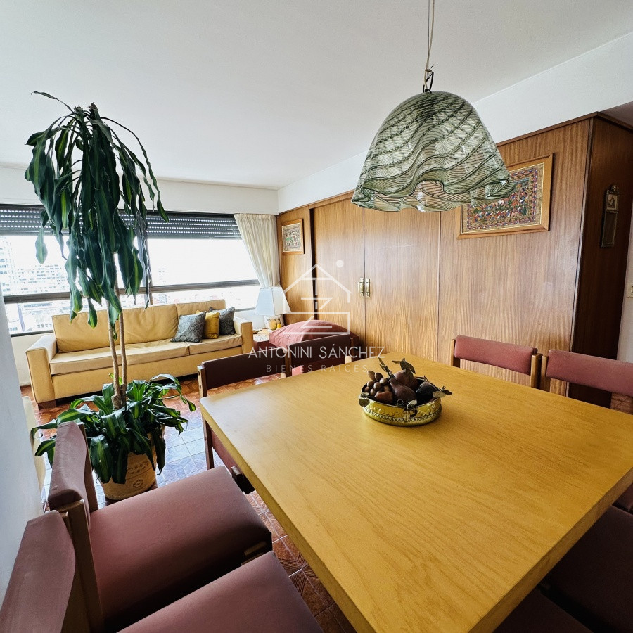Apartamento ID.1428 - Alquiler y Venta  de apartamento de 3 dormitorios en Punta del Este