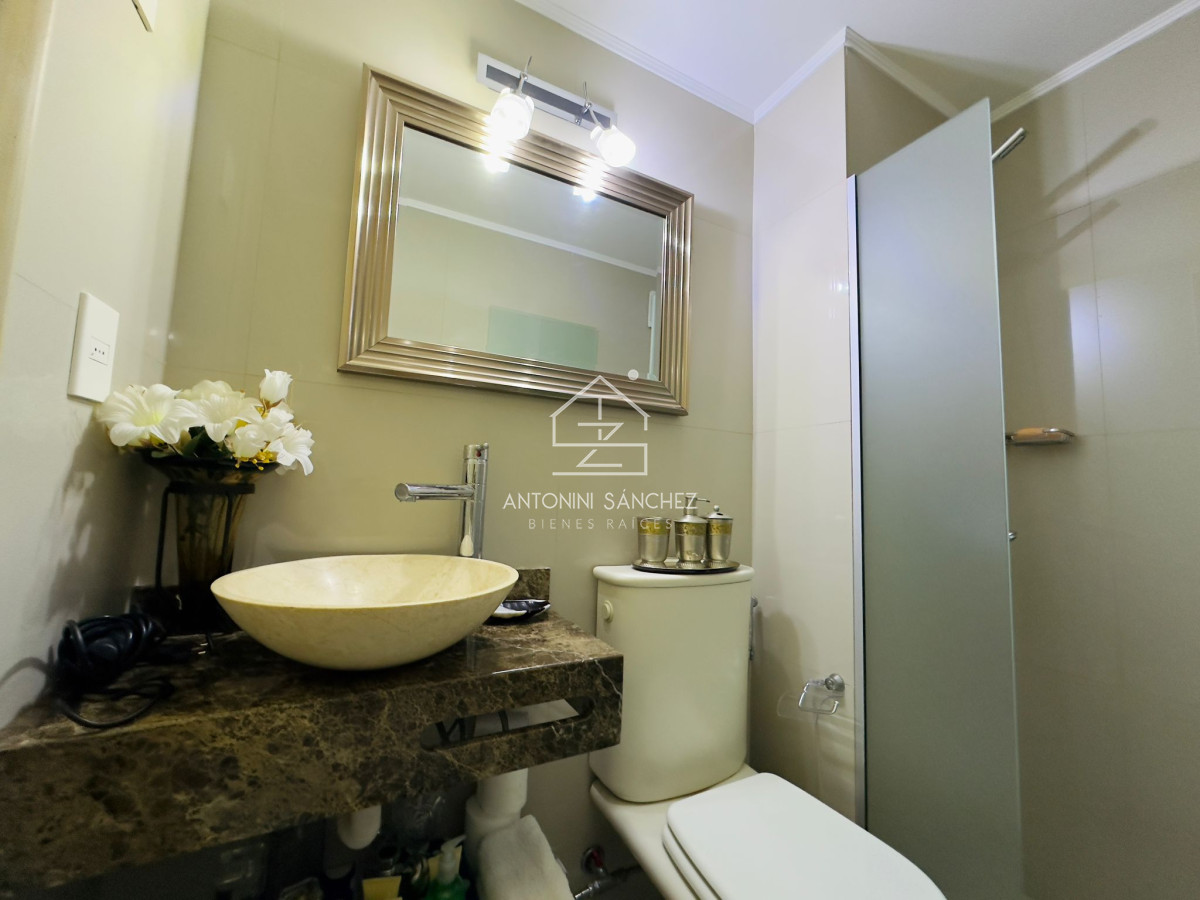 Apartamento ID.1446 - Hermoso apartamento, reciclado, primera linea playa mansa, 3 dormitorios, 1 suite.