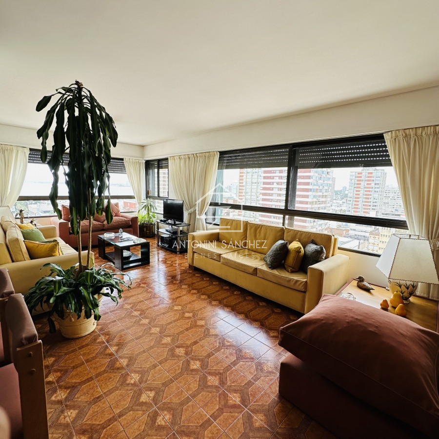 Apartamento ID.1428 - Alquiler y Venta  de apartamento de 3 dormitorios en Punta del Este