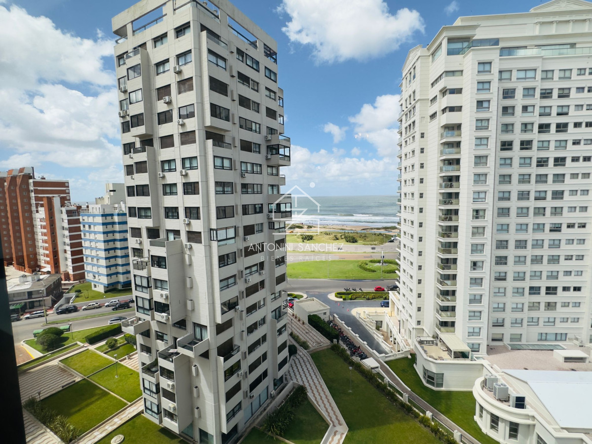 Apartamento ID.2007 - Alquiler y venta de apartamento de 2 dormitorios en Punta del Este.