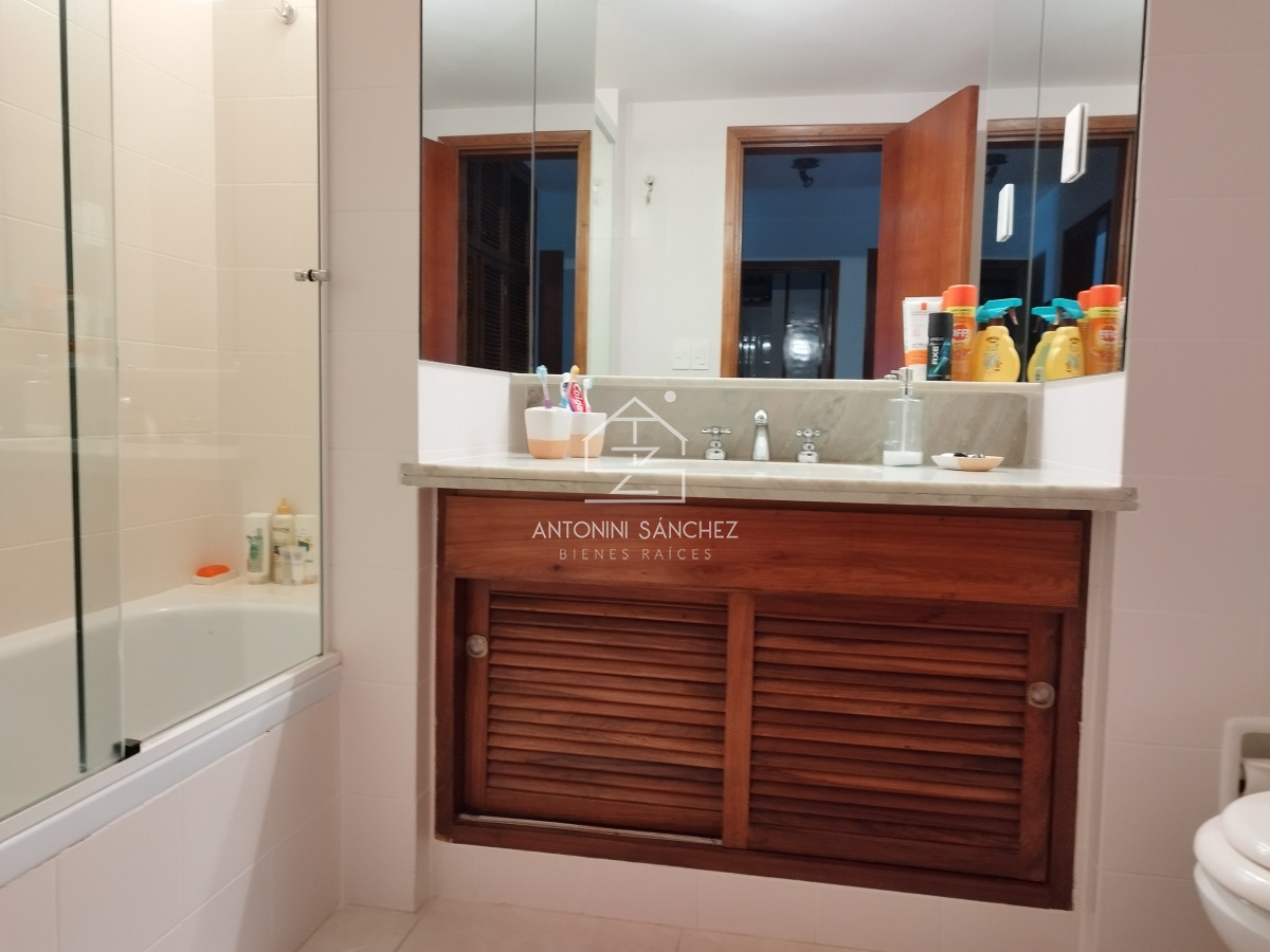 Apartamento ID.1931 - Apartamento en venta frente a playa mansa