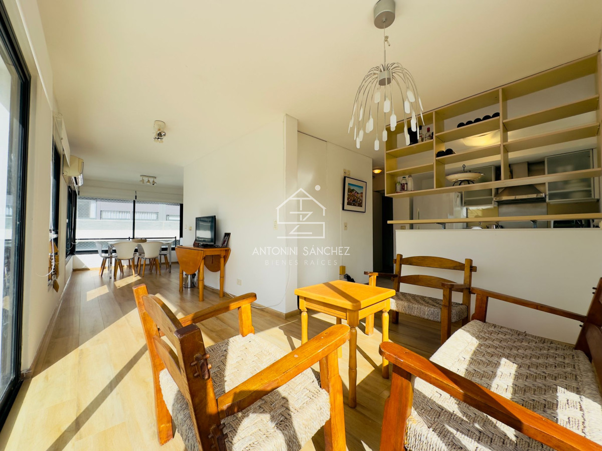 Apartamento ID.1255 - Apartamento en venta frente a playa brava.