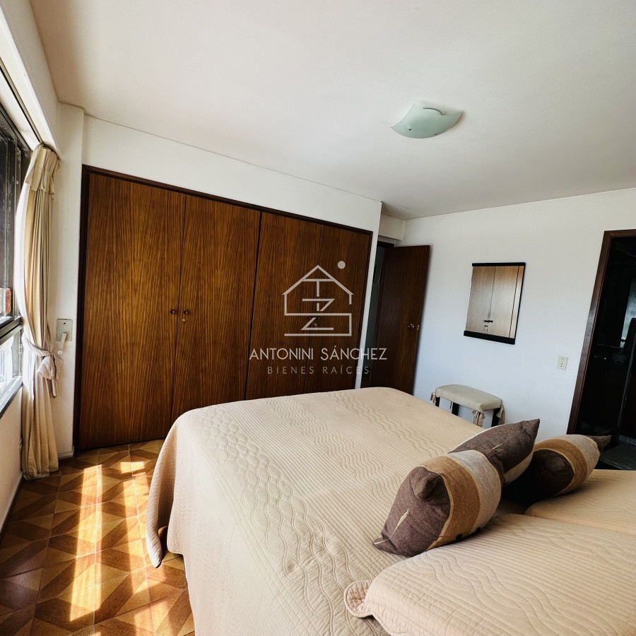 Apartamento ID.1428 - Alquiler y Venta  de apartamento de 3 dormitorios en Punta del Este