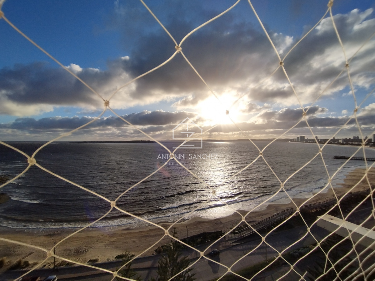 Apartamento ID.1931 - Apartamento en venta frente a playa mansa