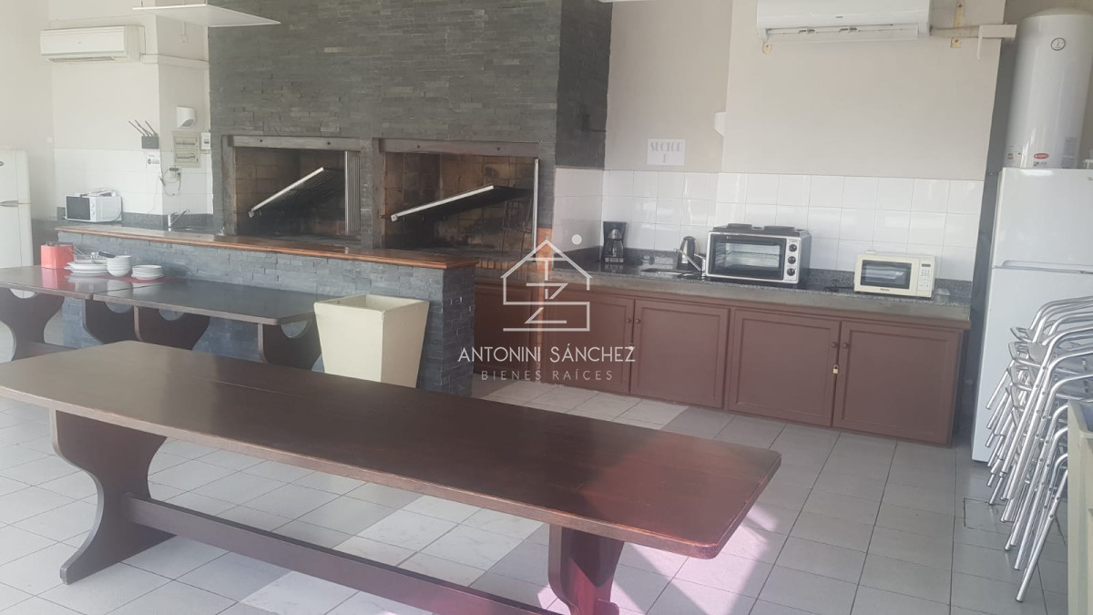 Apartamento ID.1825 - Apartamento en venta de 3 dormitorios en Punta del Este.-