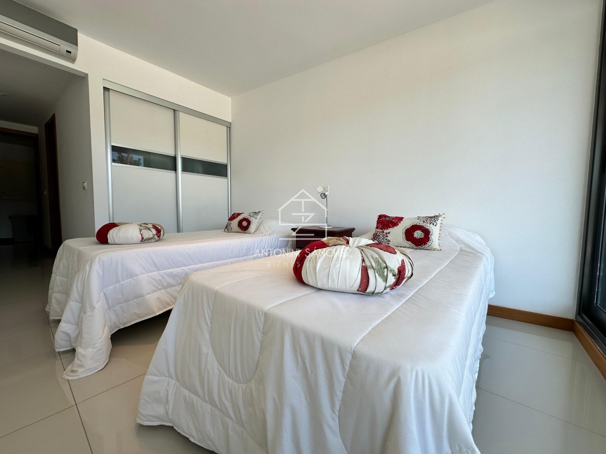 Apartamento ID.1683 - Venta de apartamento en Blue Bird, tres suites. Playa Brava. 