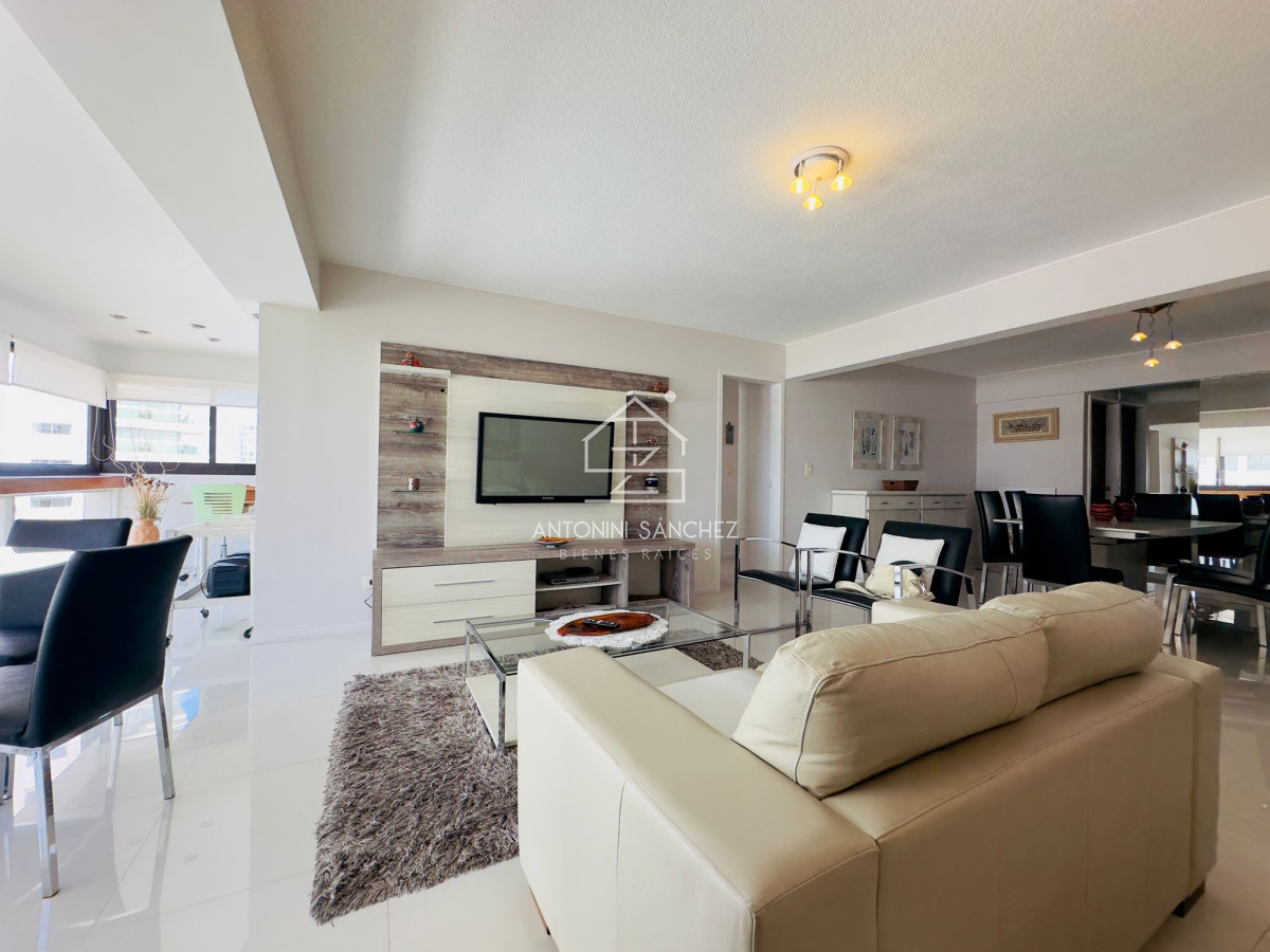 Apartamento ID.2007 - Alquiler y venta de apartamento de 2 dormitorios en Punta del Este.