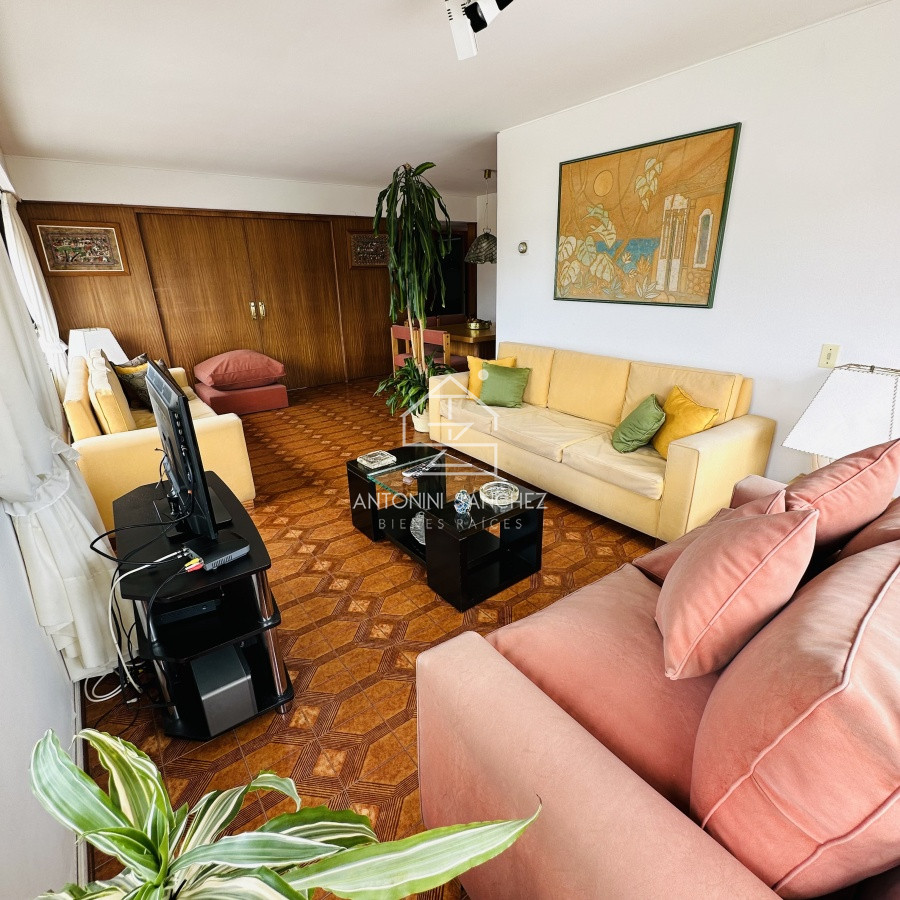 Apartamento ID.1428 - Alquiler y Venta  de apartamento de 3 dormitorios en Punta del Este