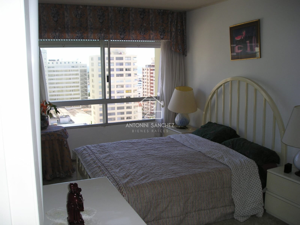 Apartamento ID.1825 - Apartamento en venta de 3 dormitorios en Punta del Este.-