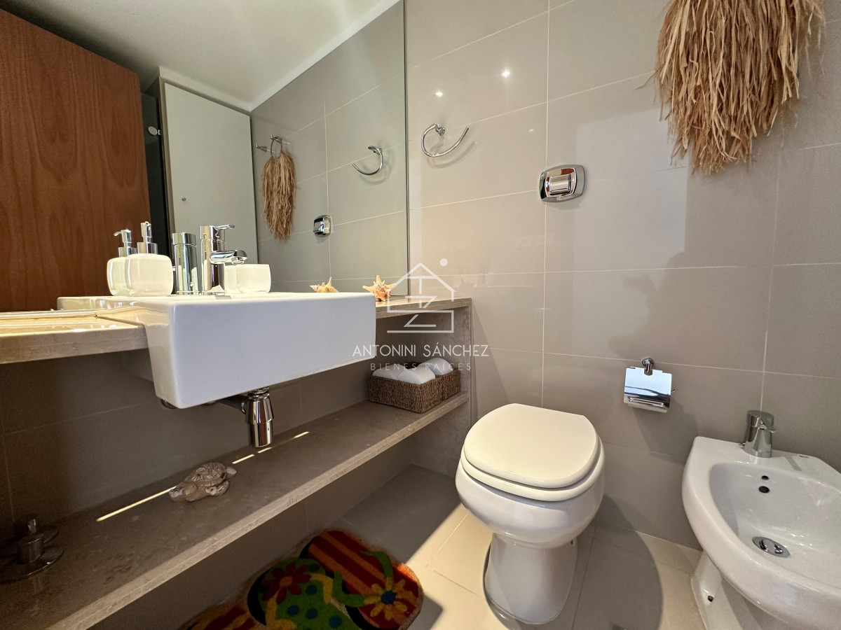 Apartamento ID.1683 - Venta de apartamento en Blue Bird, tres suites. Playa Brava. 