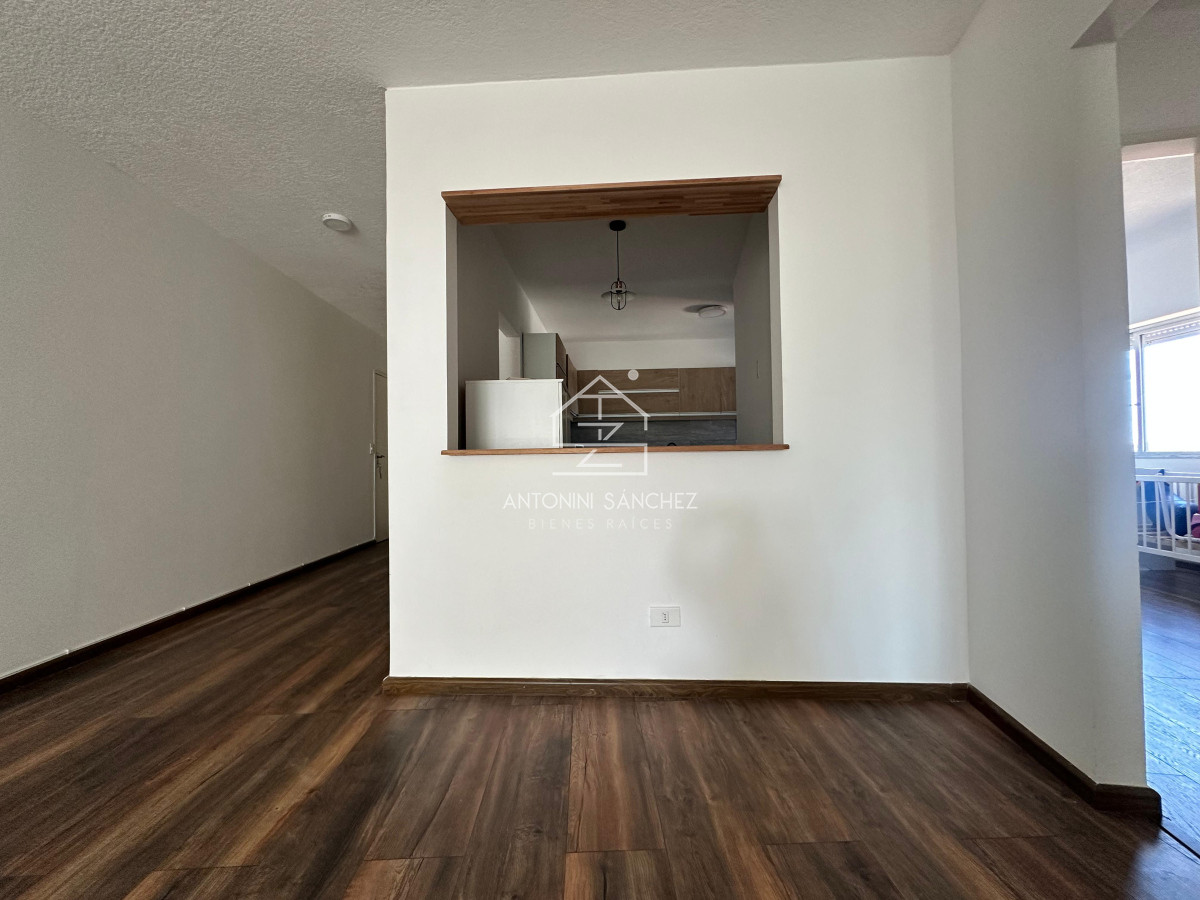 Apartamento ID.2105 - Apartamento de dos dormitorios y dependencia de servicio en venta en Punta del Este