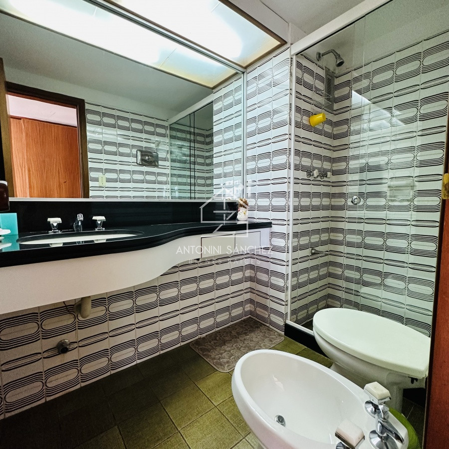 Apartamento ID.1428 - Alquiler y Venta  de apartamento de 3 dormitorios en Punta del Este