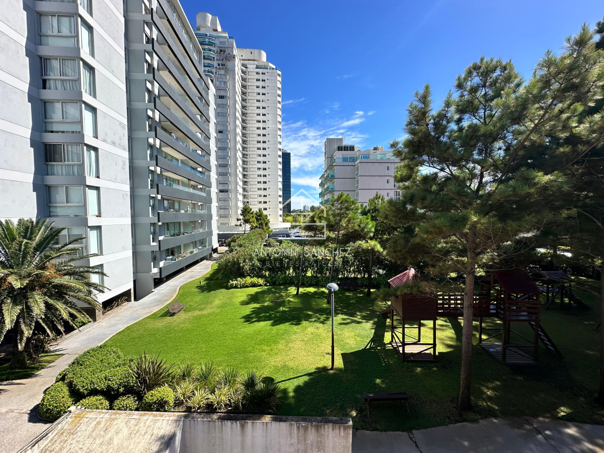 Apartamento ID.1627 - venta de apartamento de dos dormitorios Punta del Este