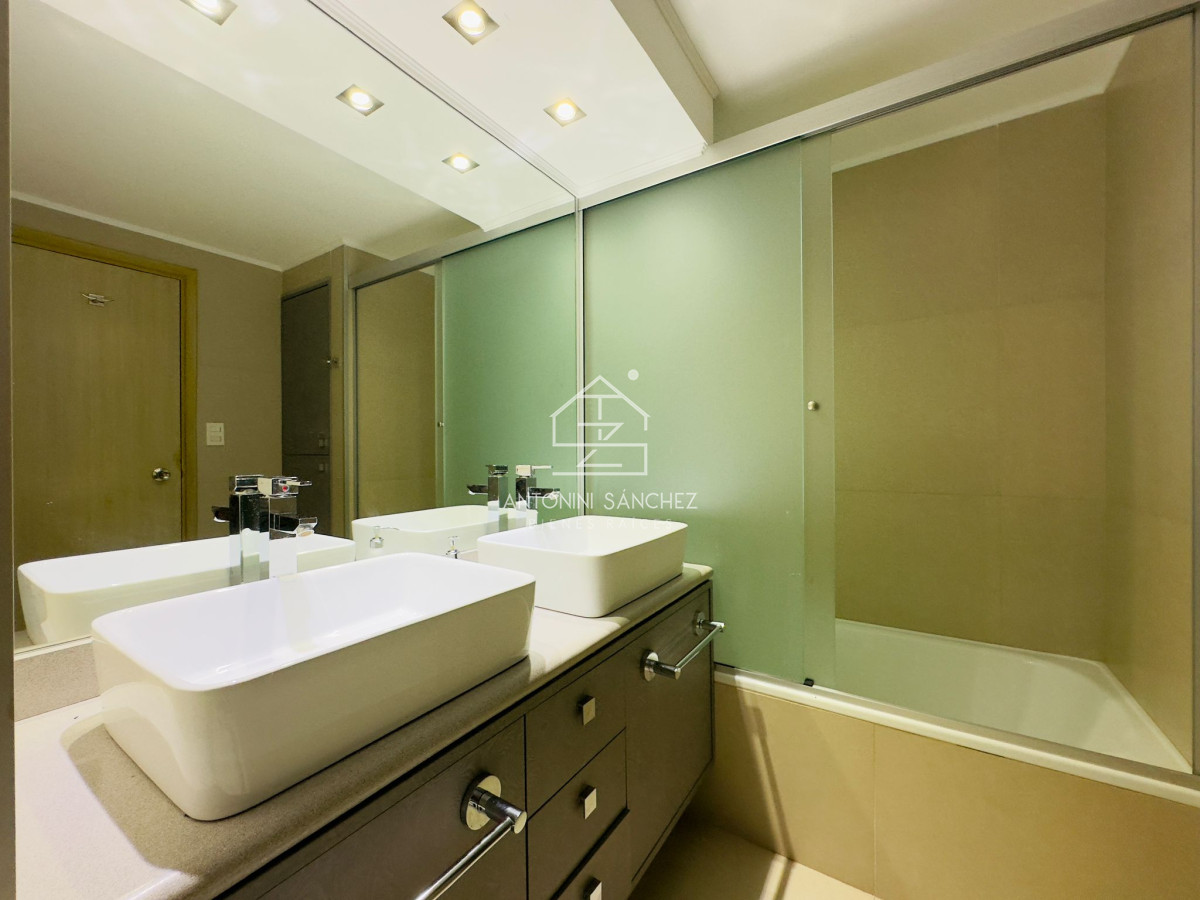 Apartamento ID.1446 - Hermoso apartamento, reciclado, primera linea playa mansa, 3 dormitorios, 1 suite.