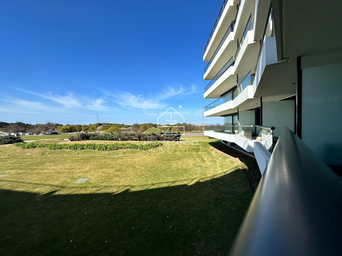 Apartamento ID.1683 - Venta de apartamento en Blue Bird, tres suites. Playa Brava. 