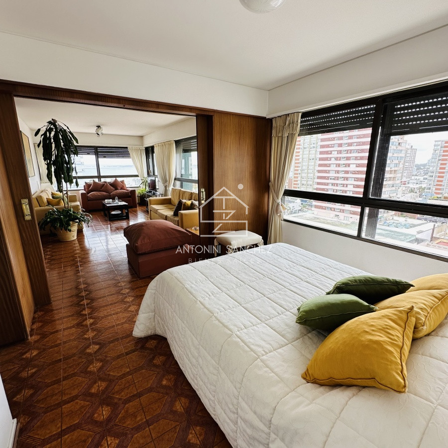 Apartamento ID.1428 - Alquiler y Venta  de apartamento de 3 dormitorios en Punta del Este