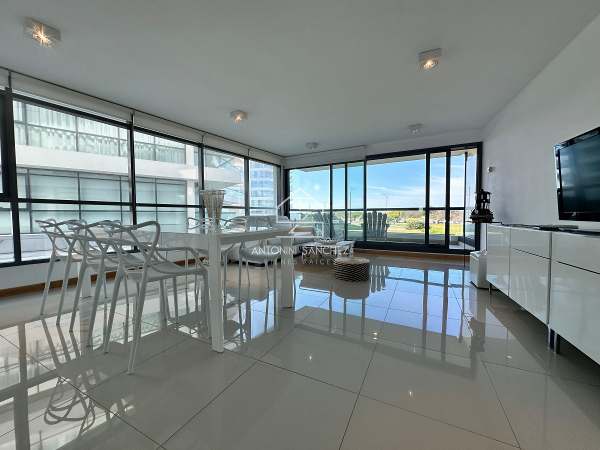 Apartamento ID.1683 - Venta de apartamento en Blue Bird, tres suites. Playa Brava. 