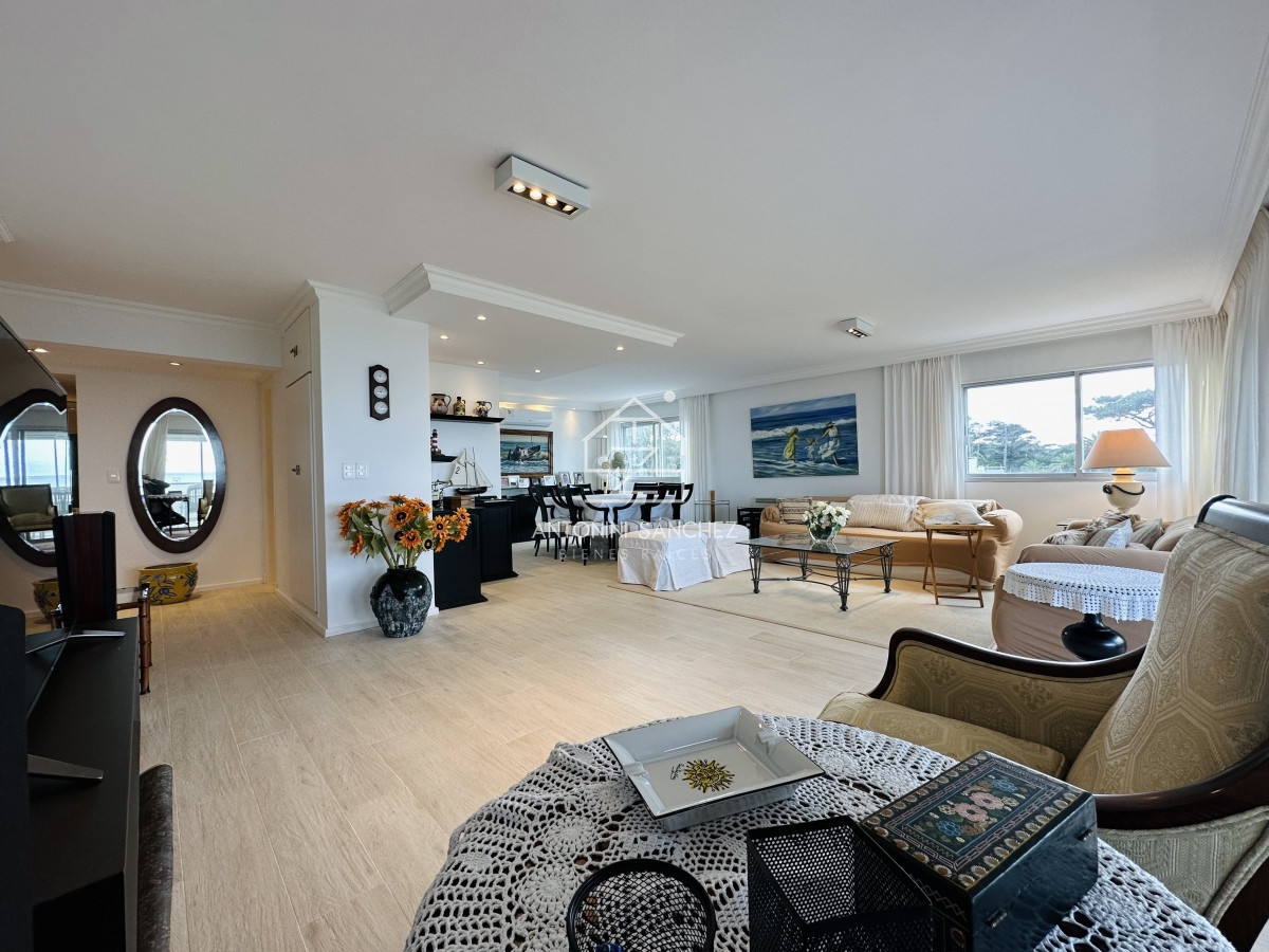 Apartamento ID.1286 - Venta  y alquiler de apartamento de 4 dormitorios en Punta de Este