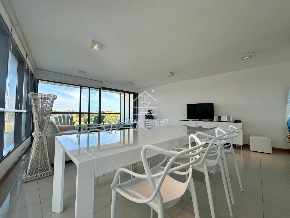 Apartamento ID.1683 - Venta de apartamento en Blue Bird, tres suites. Playa Brava. 