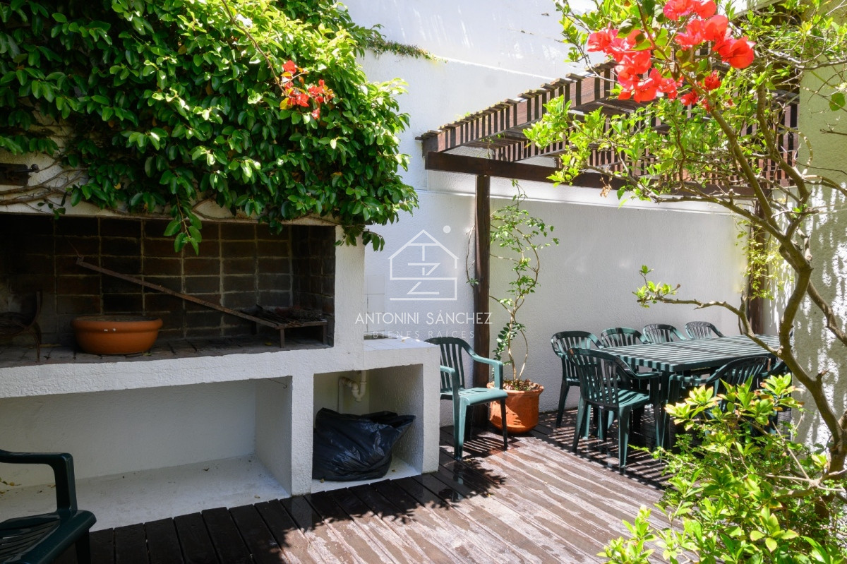 Apartamento ID.1427 - Apartamento en venta dos dormitorios y dependencia de servicio en Punta del Este