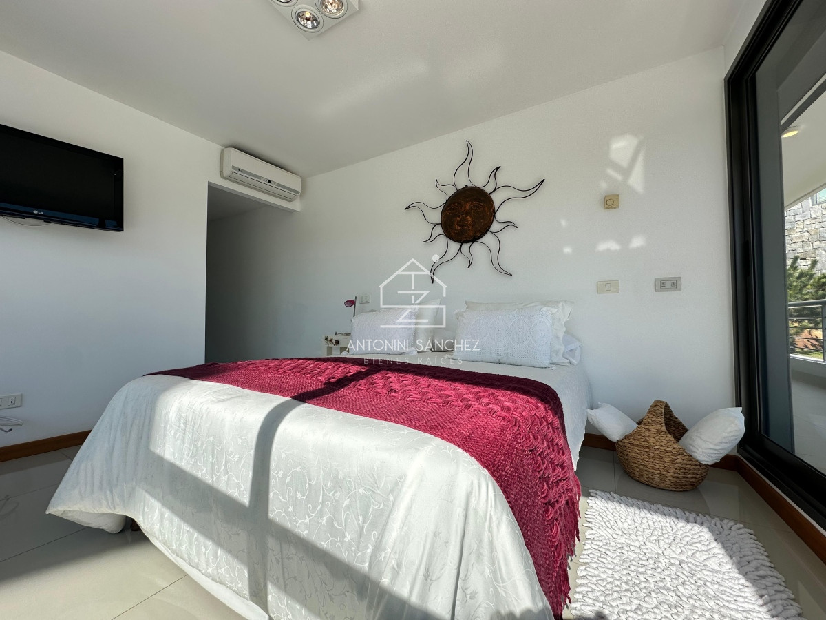 Apartamento ID.1683 - Venta de apartamento en Blue Bird, tres suites. Playa Brava. 