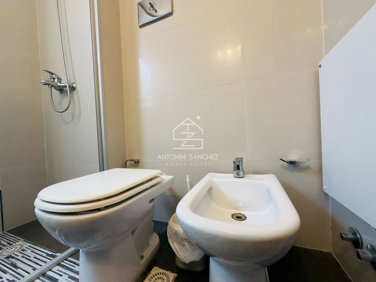 Apartamento ID.2007 - Alquiler y venta de apartamento de 2 dormitorios en Punta del Este.