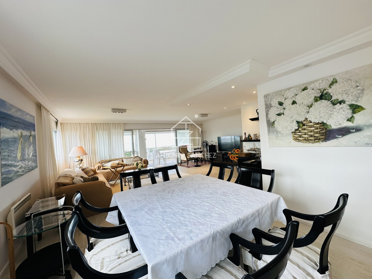 Apartamento ID.1286 - Venta  y alquiler de apartamento de 4 dormitorios en Punta de Este