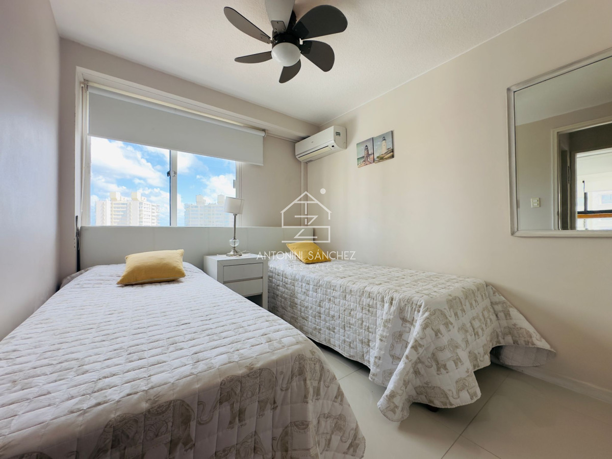 Apartamento ID.2007 - Alquiler y venta de apartamento de 2 dormitorios en Punta del Este.