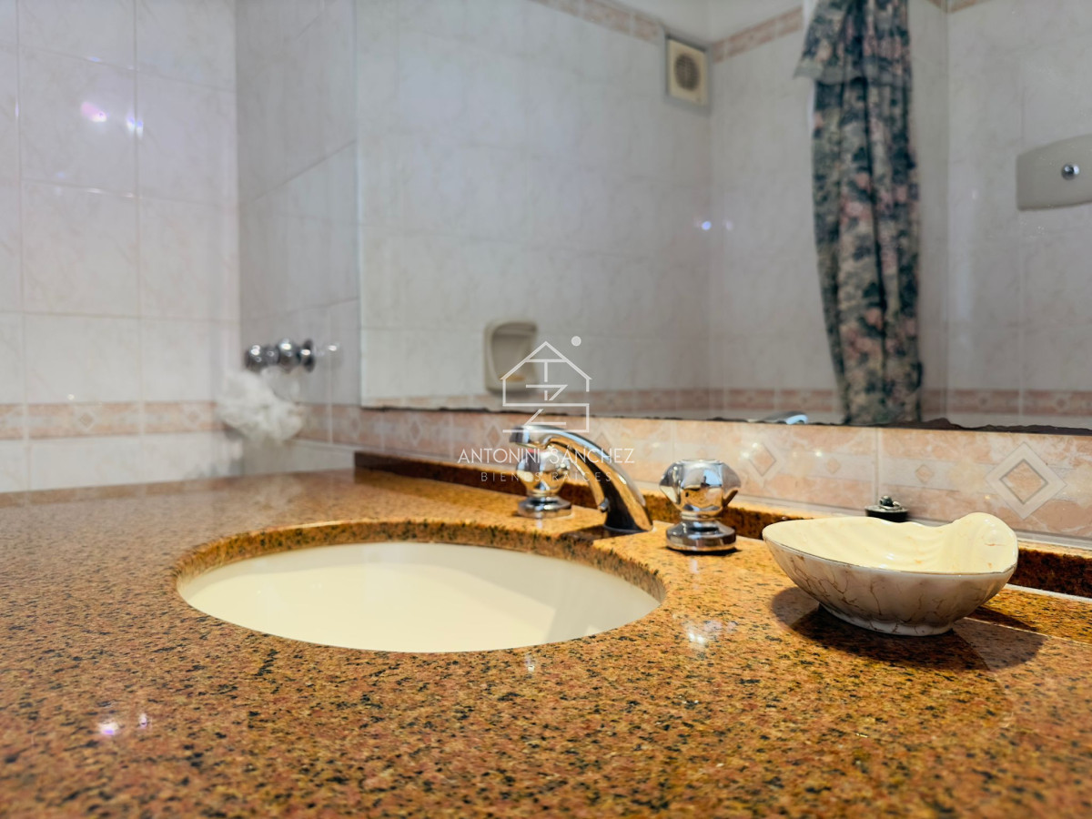 Apartamento ID.1584 - Apto en venta de 2 dormitorios, 2 baños, Punta del este. 