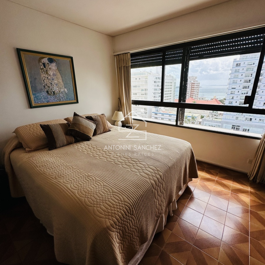 Apartamento ID.1428 - Alquiler y Venta  de apartamento de 3 dormitorios en Punta del Este