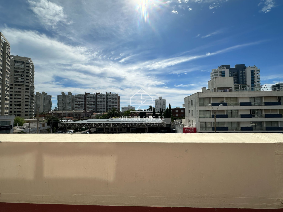 Apartamento ID.1587 - Apartamento en venta  y alquiler de 3 dormitorios en Punta del Este
