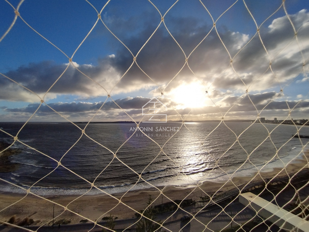 Apartamento ID.1931 - Apartamento en venta frente a playa mansa