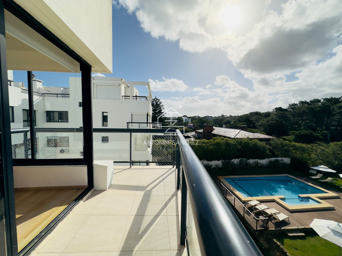 Apartamento ID.1255 - Apartamento en venta frente a playa brava.