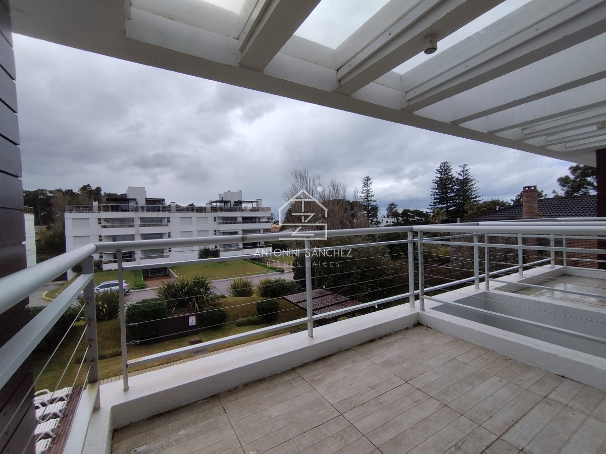 Apartamento ID.2737 - Venta de Pent house en de 2 dormitorios zona Playa abrava